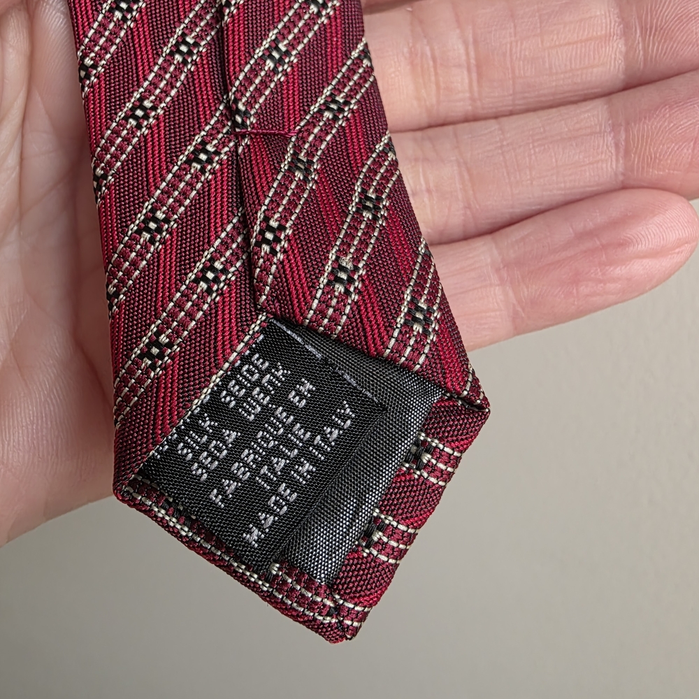 BOSS Hugo Boss Red Geometric Diagonal Stripe Silk Tie | Made in Italy - Picture 11 of 14